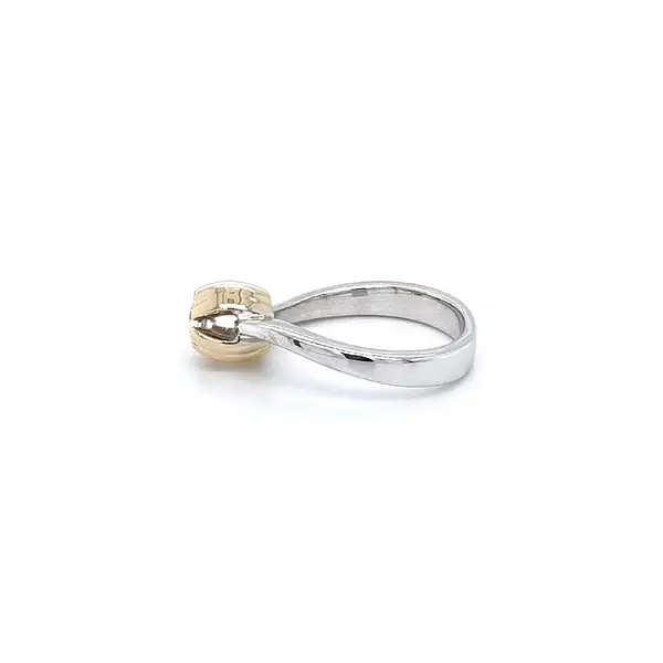 Ring mit Zirkon aus Kombinationsgold