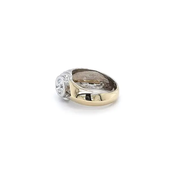 Ring mit Zirkon aus Kombinationsgold