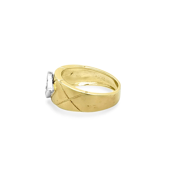 Goldring mit Zirkonen