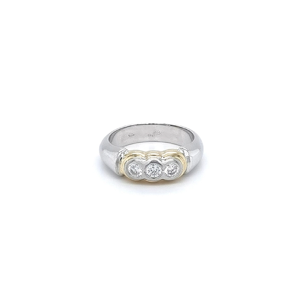 Ring mit Zirkonias in Gold-Kombination