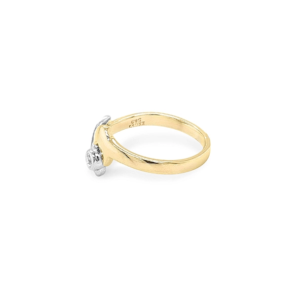 Goldring mit Zirkonen aus kombiniertem Gold
