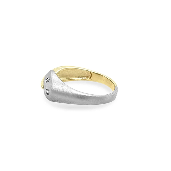 Goldring mit Zirkonen