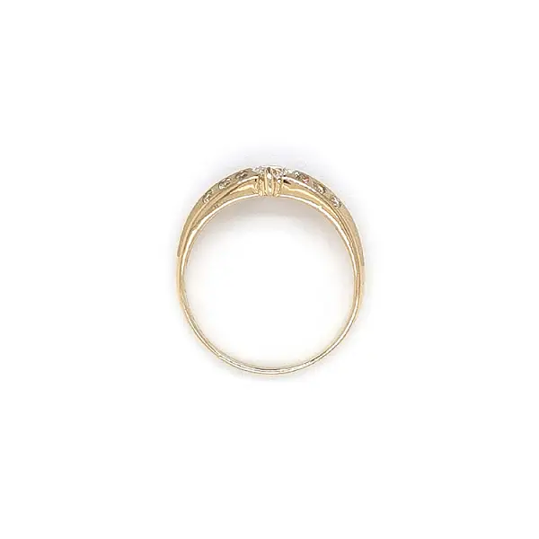 Goldring mit Zirkonen