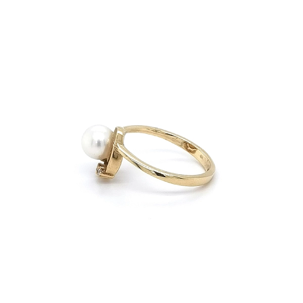 Goldring mit Perle und Zirkonen