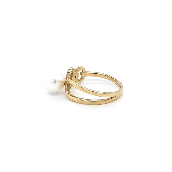 Goldring mit Perle