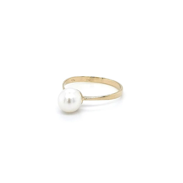 Goldring mit Perle