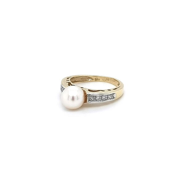 Ring mit Perle aus Kombinationsgold