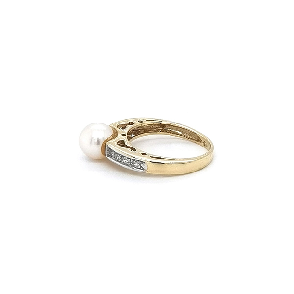 Ring mit Perle aus Kombinationsgold