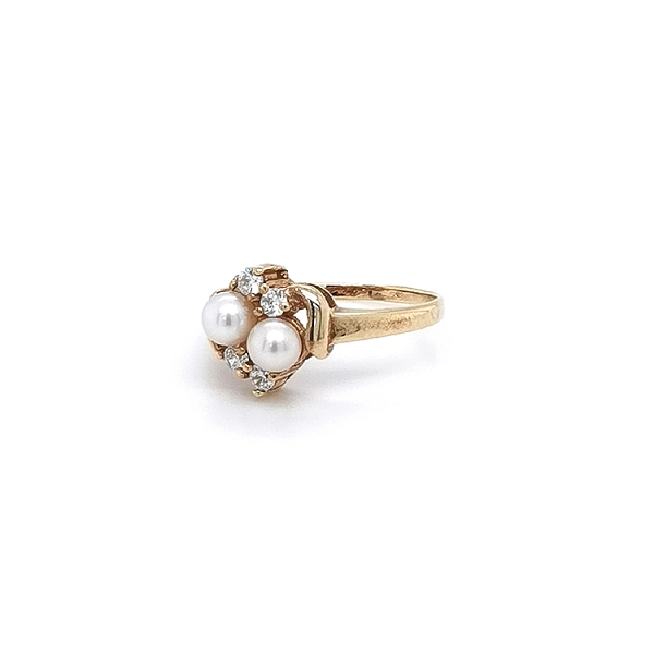Goldring mit Perlen und Zirkonen