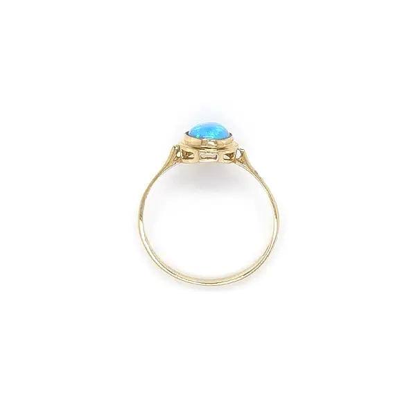 Goldring mit blauem Opal