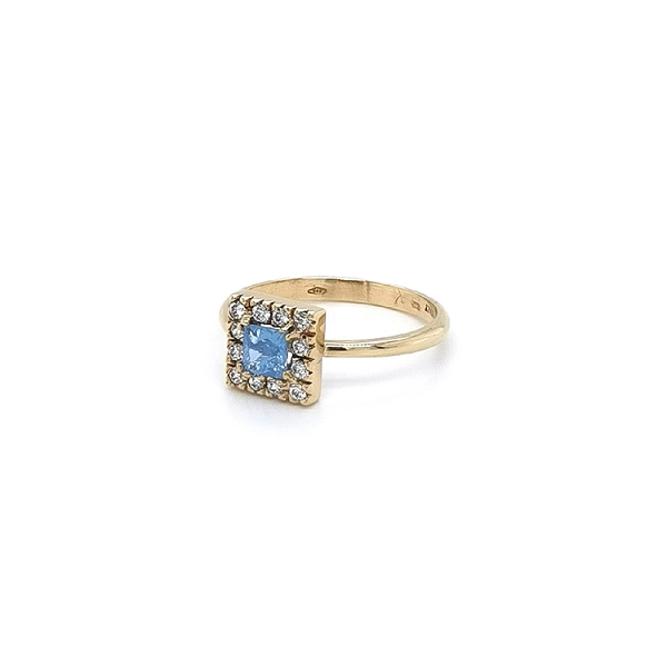Goldring mit blauem Stein