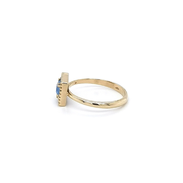 Goldring mit blauem Stein