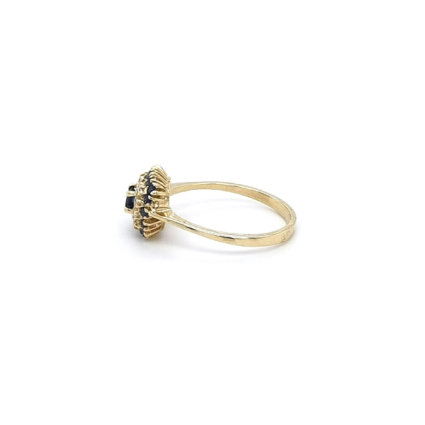 Goldring mit blauen Steinen