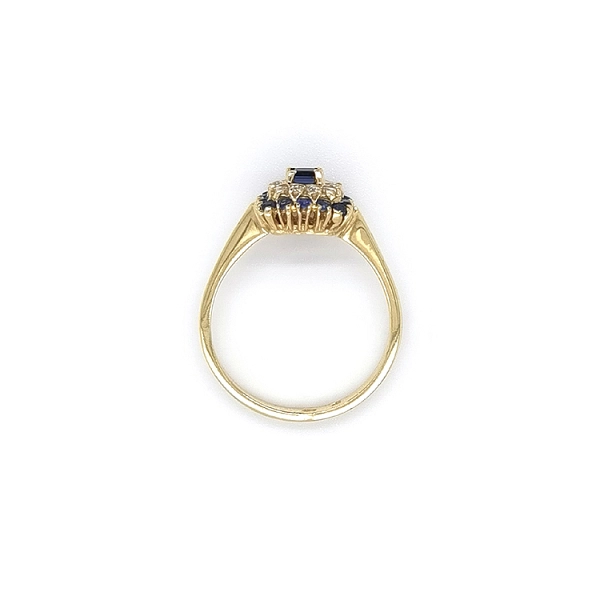 Goldring mit blauen Steinen