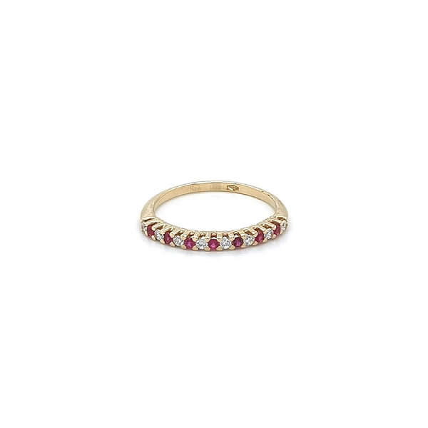 Goldring mit roten Steinen