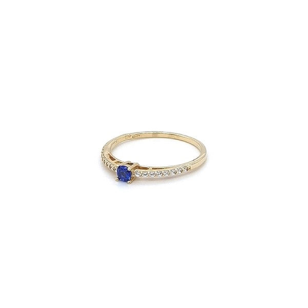Goldring mit blauem Stein