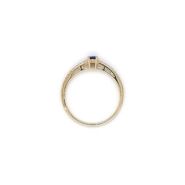 Goldring mit blauem Stein