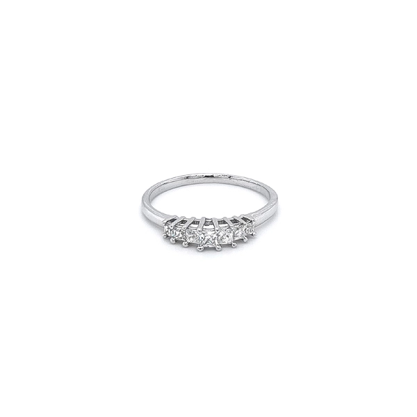 Ring mit Zirkonen aus Weißgold