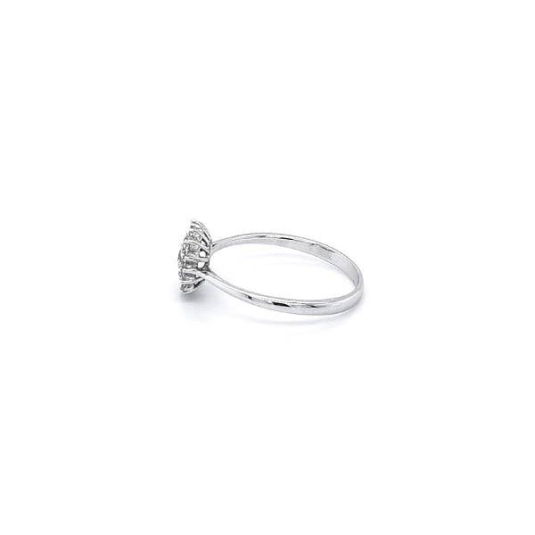 Ring mit Zirkonen aus Weißgold