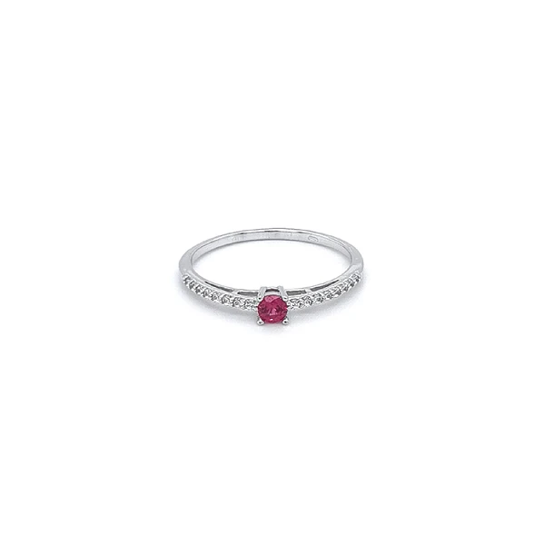 Ring mit rotem Stein in Weißgold