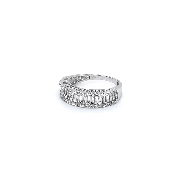 Ring mit Zirkonen aus Weißgold