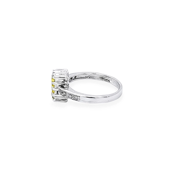 Goldring mit farbigen Steinen