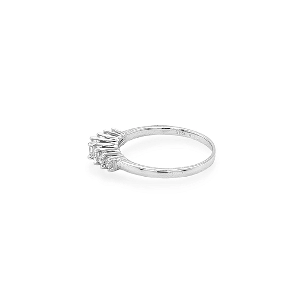 Goldring mit Zirkonen