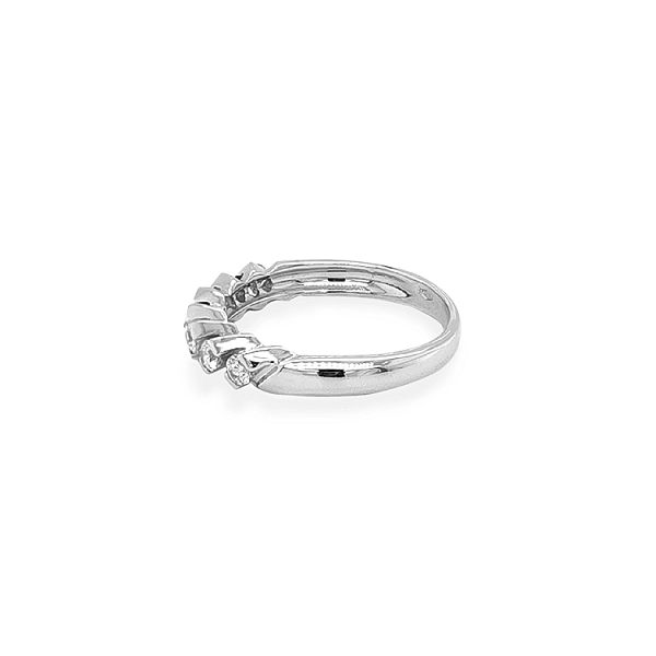 Goldring mit Zirkonen