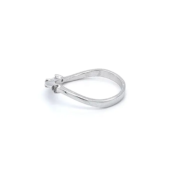 Ring mit Zirkonen aus Weißgold