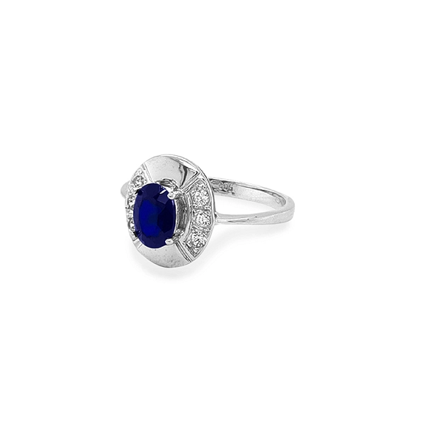 Goldring mit farbigen Steinen