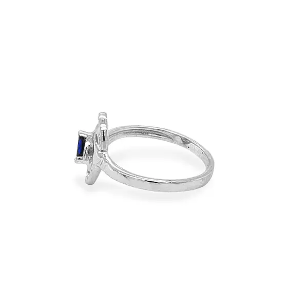 Goldring mit farbigen Steinen