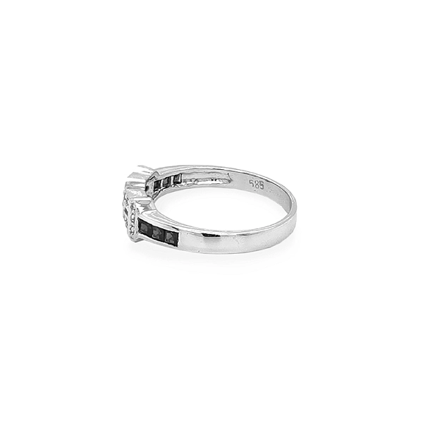 Goldring mit Zirkonen