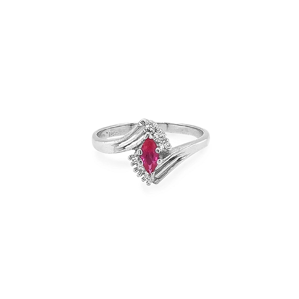 Goldring mit farbigen Steinen