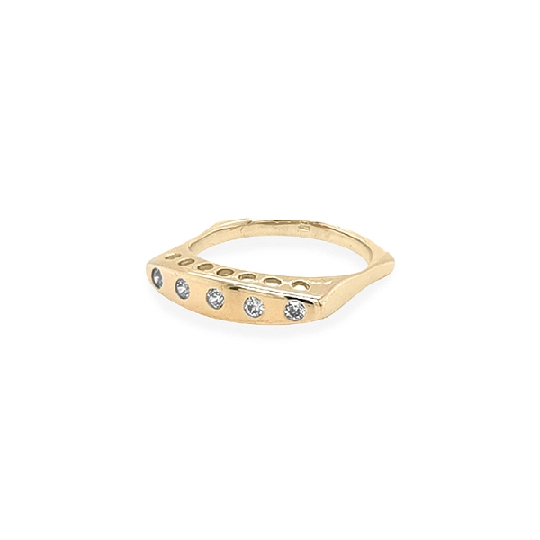 Goldring mit Zirkonen
