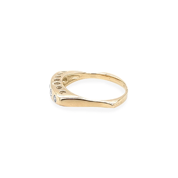 Goldring mit Zirkonen