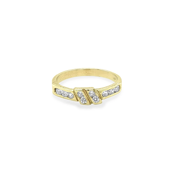 Goldring mit Zirkonen