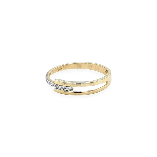 Goldring mit Zirkonen