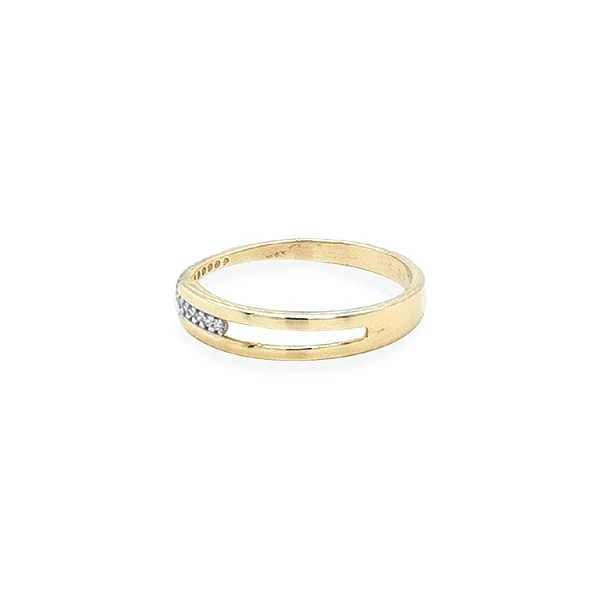 Goldring mit Zirkonen