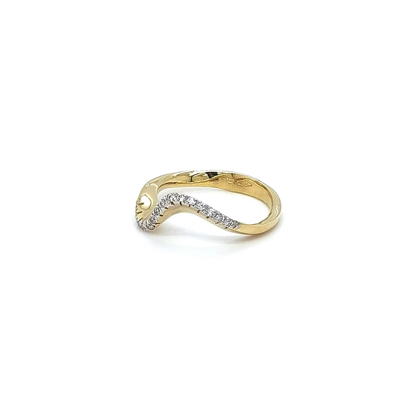 Goldring mit Zirkonen