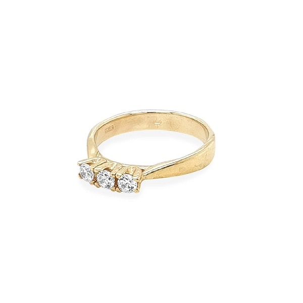 Goldring mit Zirkonen