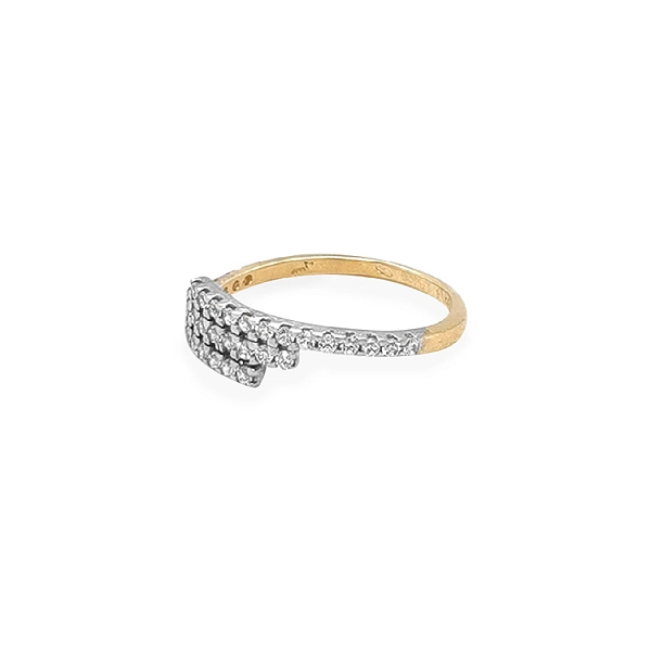 Goldring mit Zirkonen
