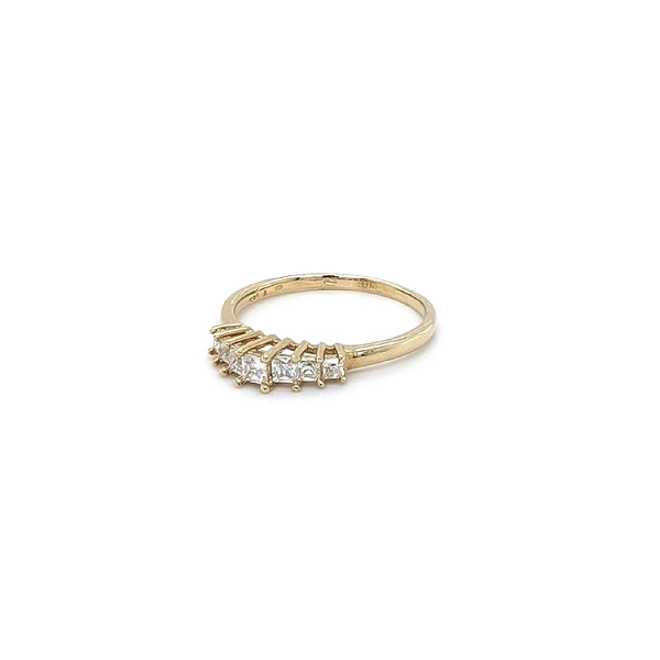 Goldring mit Zirkonen