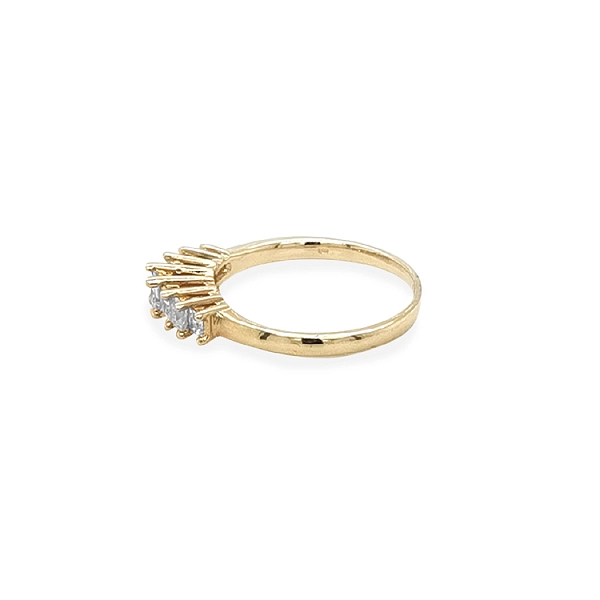 Goldring mit Zirkonen