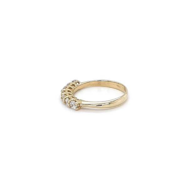 Goldring mit Zirkonen