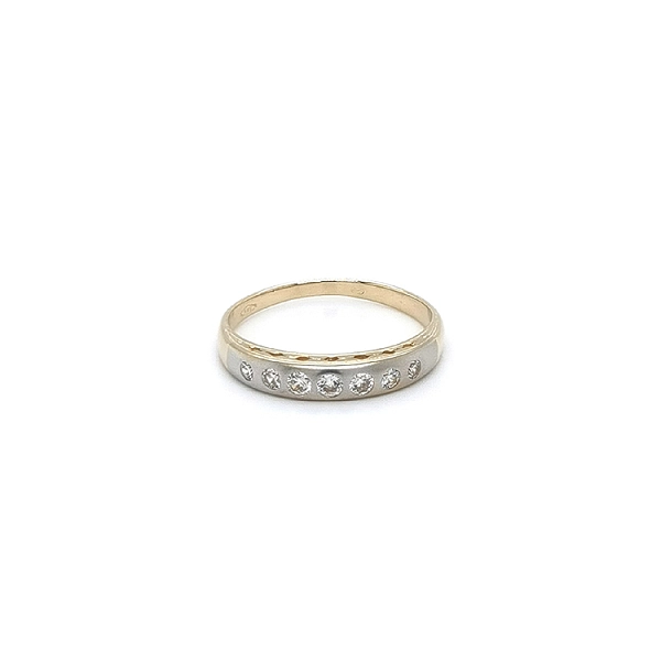 Ring mit Zirkonias in Gold-Kombination