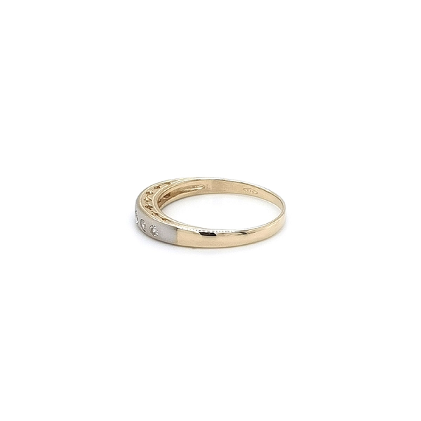 Ring mit Zirkonias in Gold-Kombination
