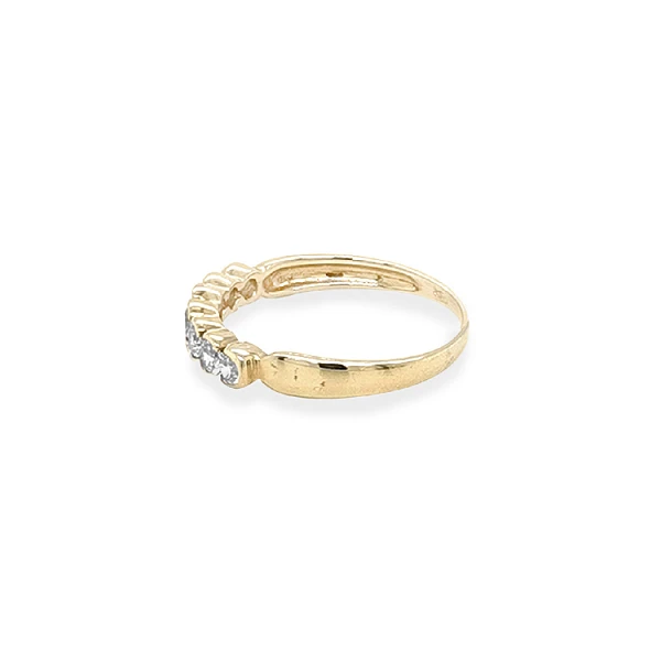 Goldring mit Zirkonen