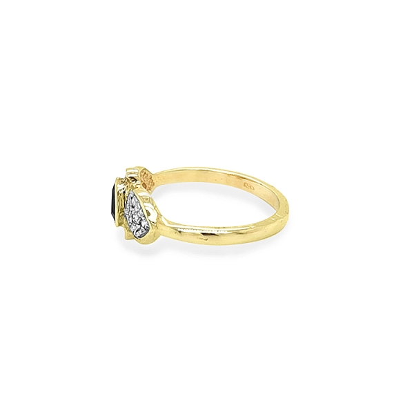 Goldring mit farbigen Zirkonen