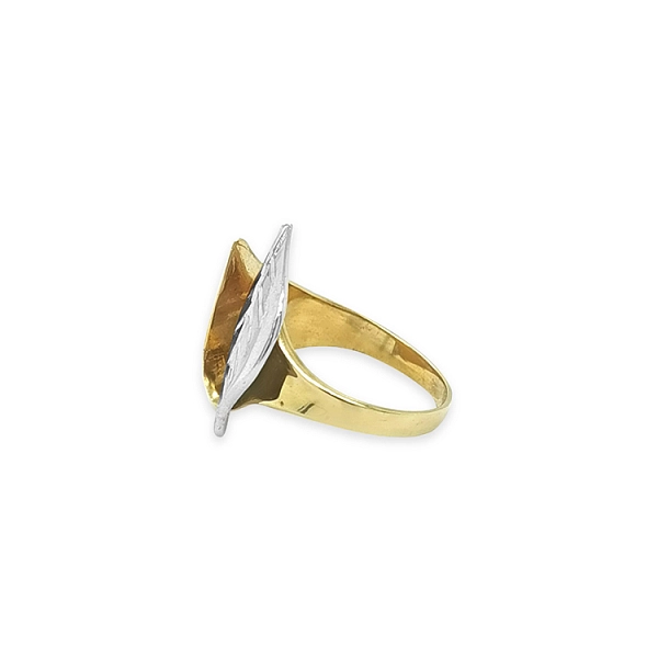Goldener Ring aus kombiniertem Gold