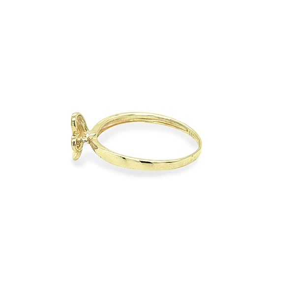 Goldener Ring in Form eines Schmetterlings